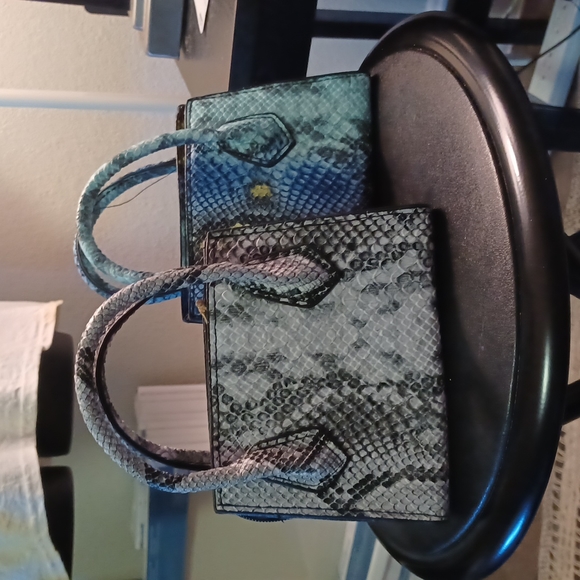 Mini Snakeskin Purse - Picture 8 of 8